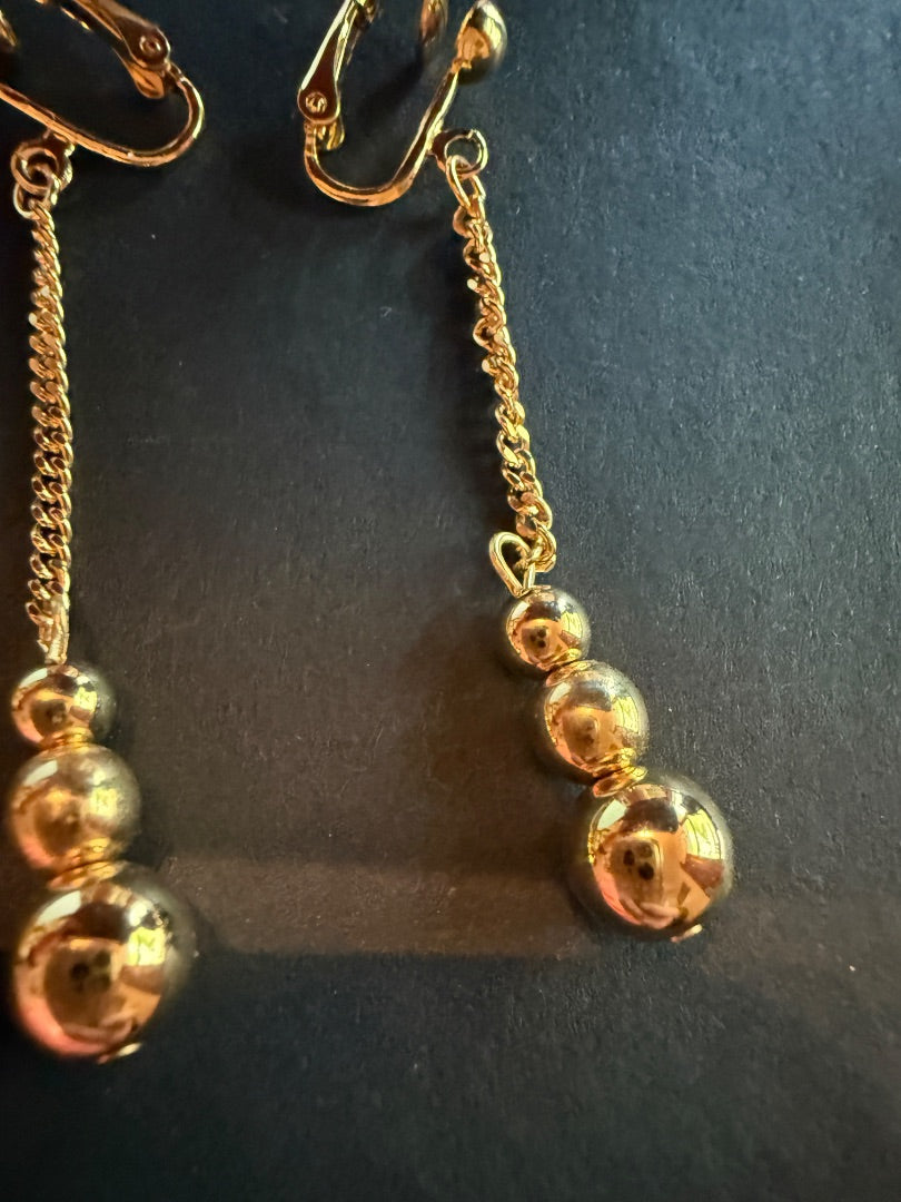 Bangle ball Clip Earrings