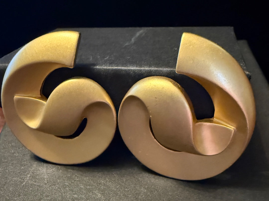 1980's Large Ribbon Style Clip Earrings