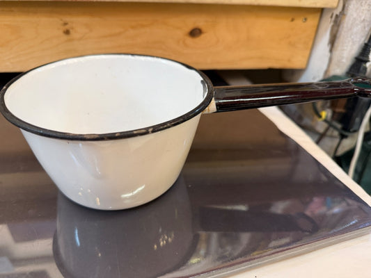 Black / white enamel pan