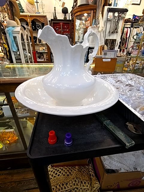 Homer Laughlin Pitcher/Basin