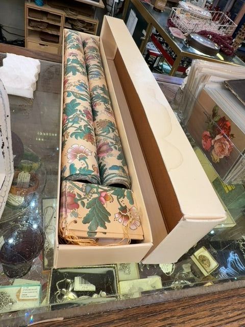 Wrapping paper w/cards