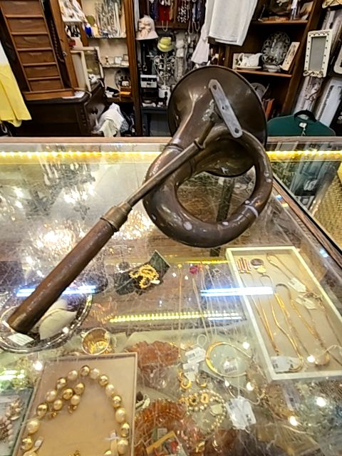 Antique brass bulb automotive horn early 1900