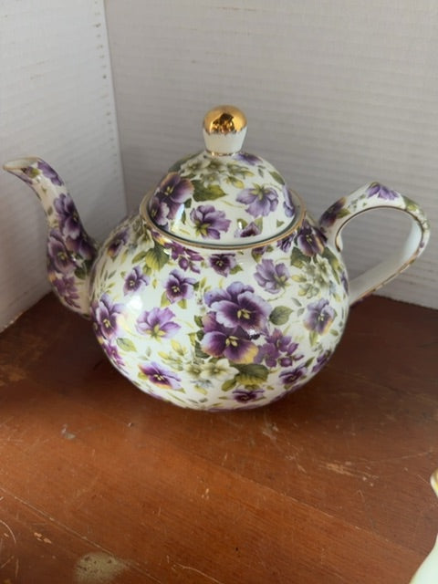 Tea pot