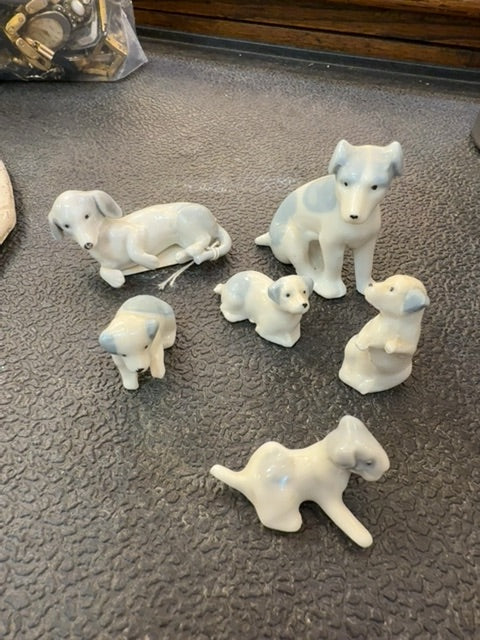 Vintage set of 6 dogs