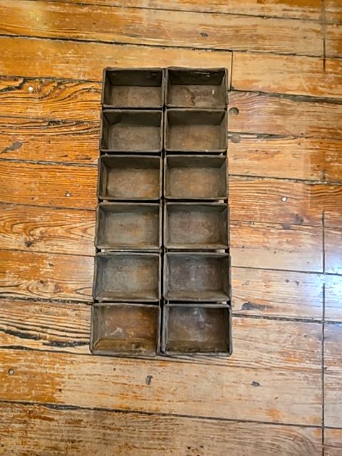 12 strapped loaf pan