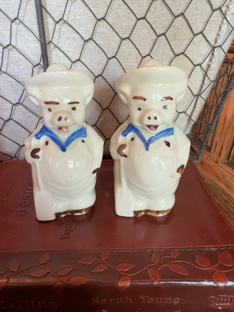 Blue Shawnee Shawnee Salt & Pepper, 3" Farmer Pig