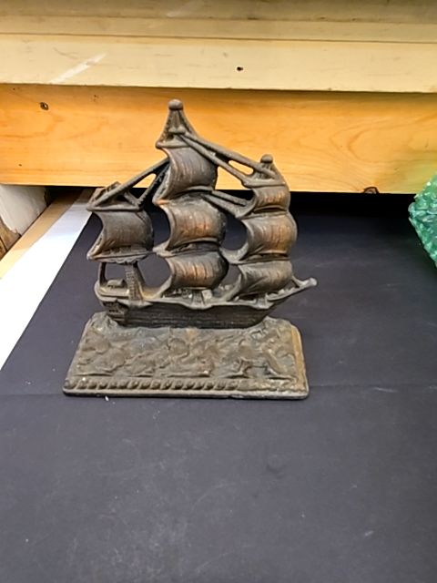 Pirate ship bookend