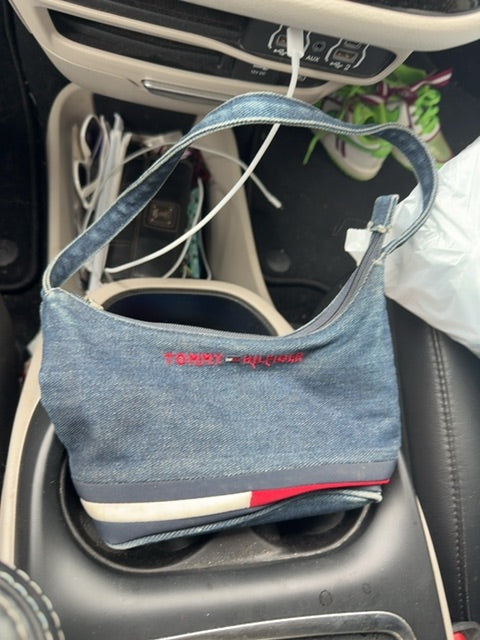 Tommy Hilefiger purse