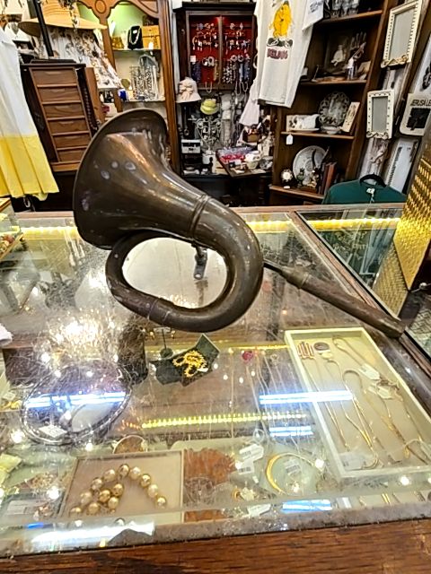 Antique brass bulb automotive horn early 1900