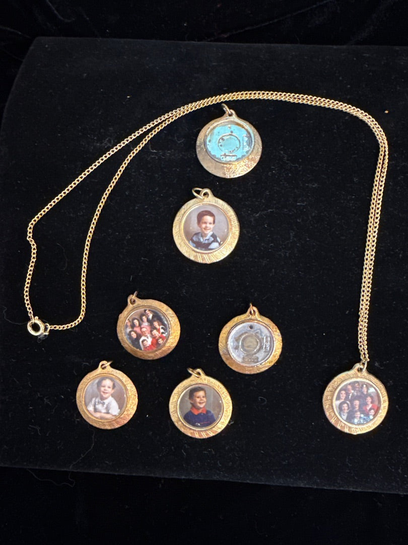 Lockets On Chain