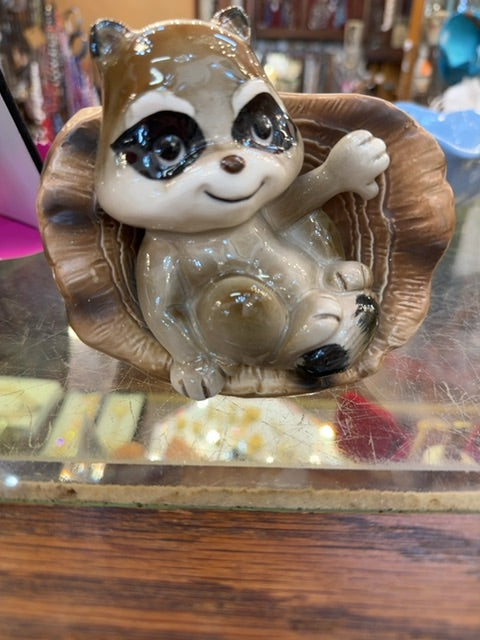 Raccoon planter