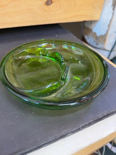 Green ash tray