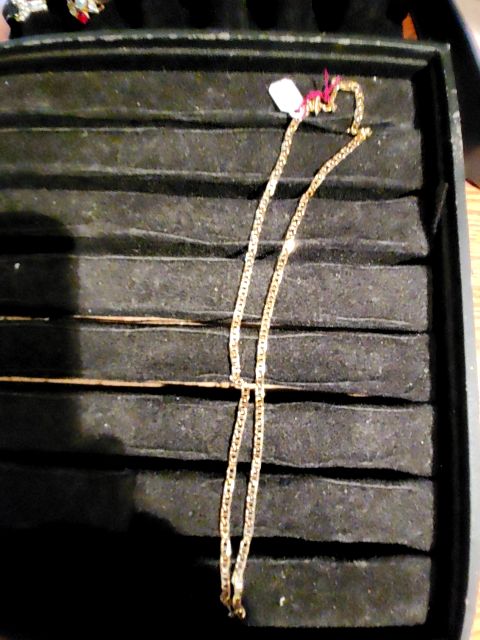 Gold chain necklace