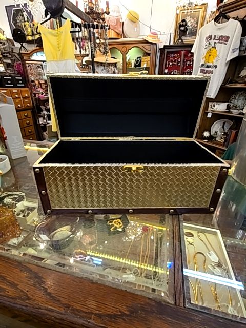 Large Gold Box