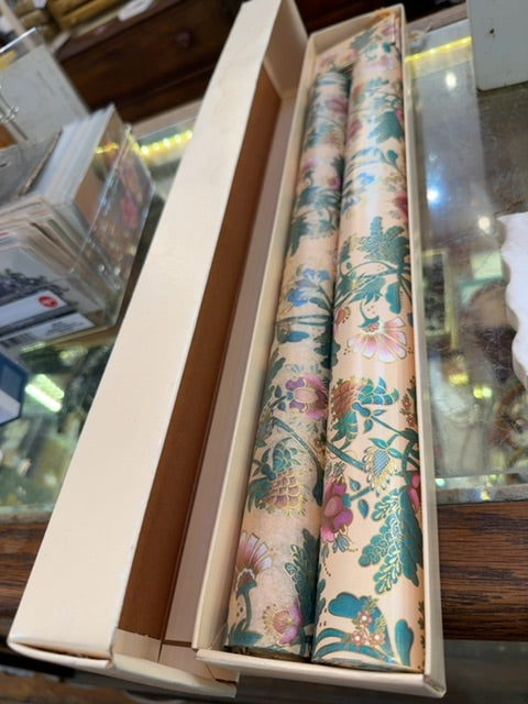 Wrapping paper w/cards