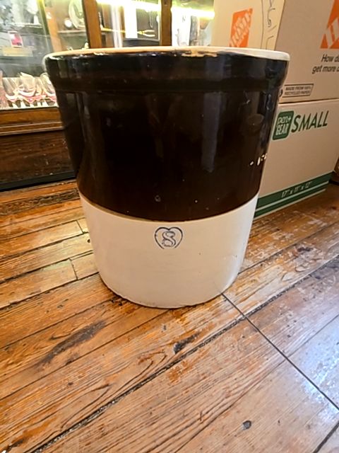 8 Gallon