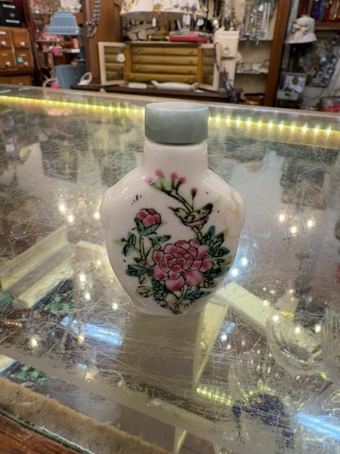 Snuff bottle
