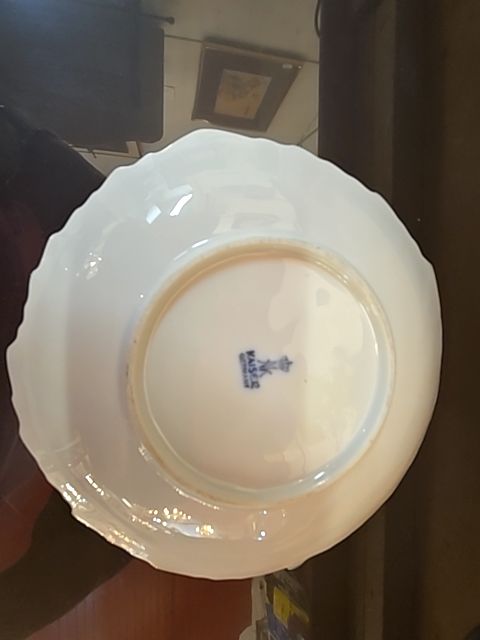 Vintage White Kaiser Leaf Plate