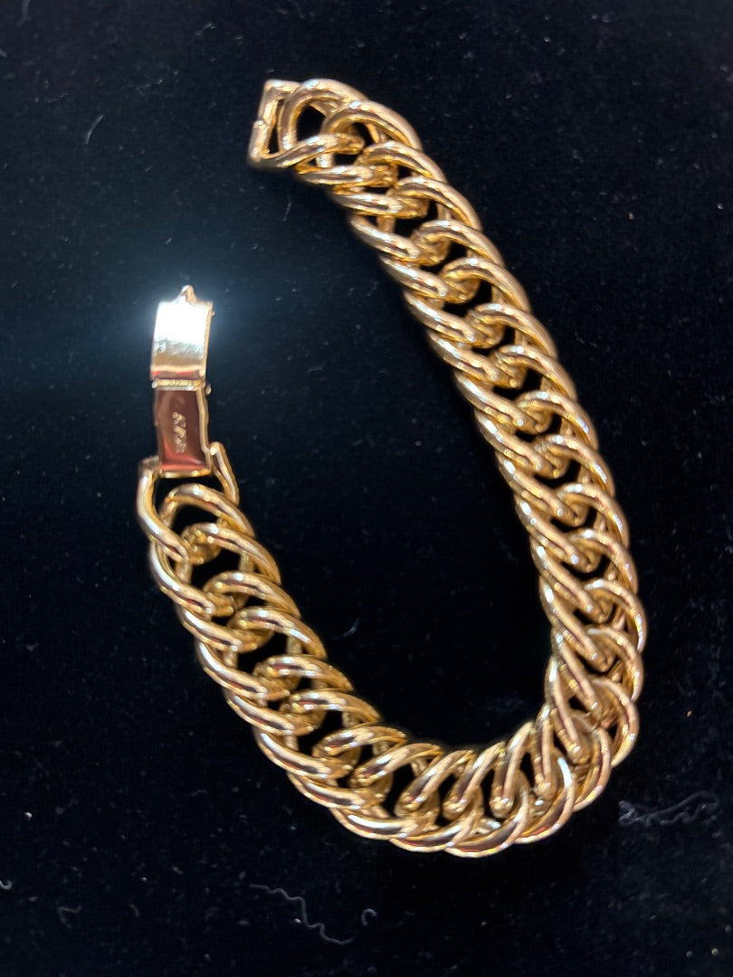Avon Lrg Gold Chain Bracelet