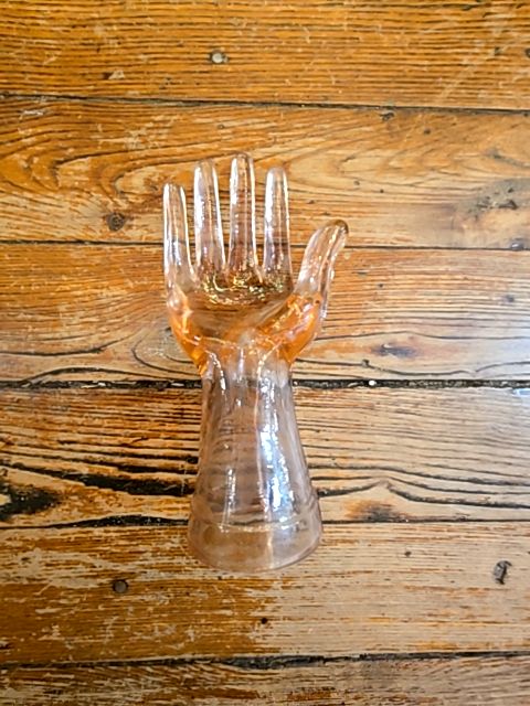 Sandwich glass hand
