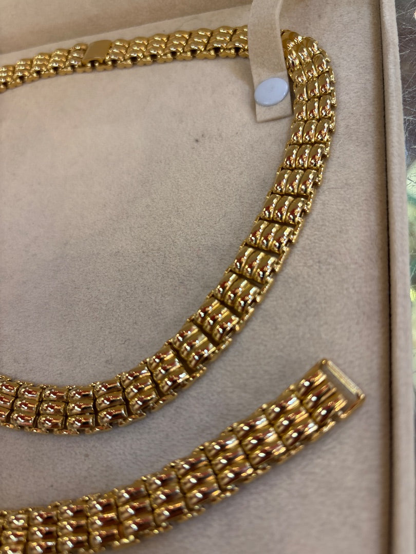 2 PC Gold set necklace /  bracelet