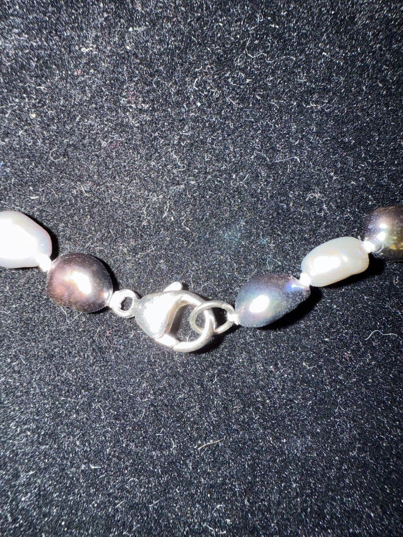 Signed Honora Neckla