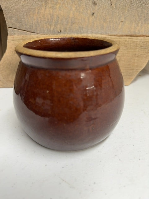 Stoneware pottery pot