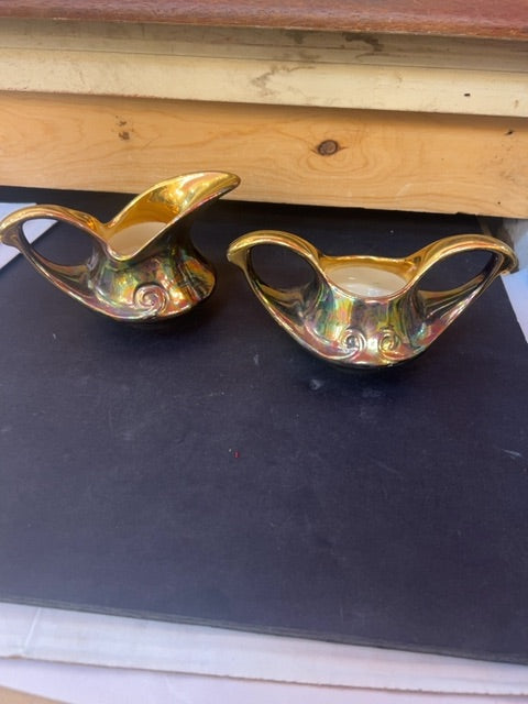 Cream and sugar container