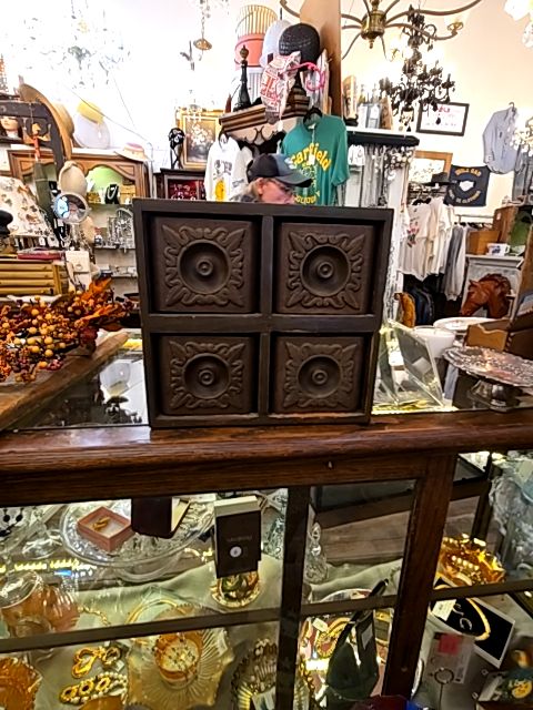 Sewing machine drawers