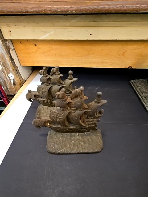 Pirate ship bookends