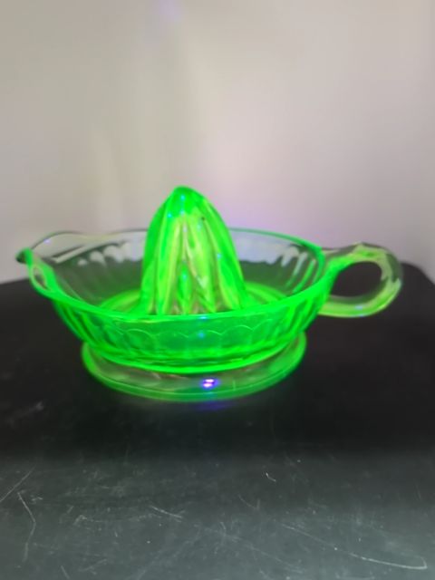 Uranium glass juice squeezer