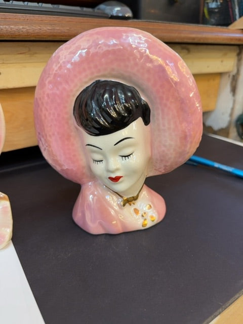 Lady pink wall pocket